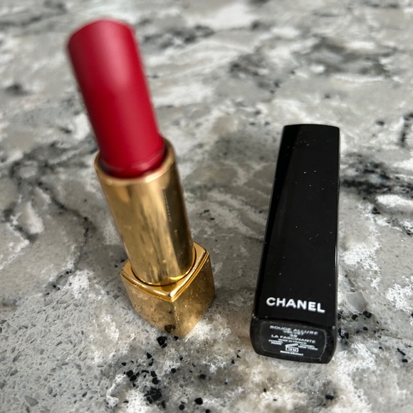 CHANEL Other - Chanel Rouge Allure Velvet 38